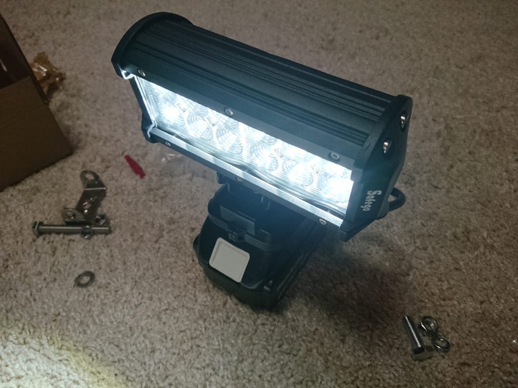 マキタ makita 300W LED ワークライト フラッシュ 作業灯 投光器-